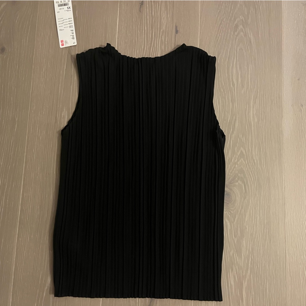 Black Sleeveless Top UNIQLO